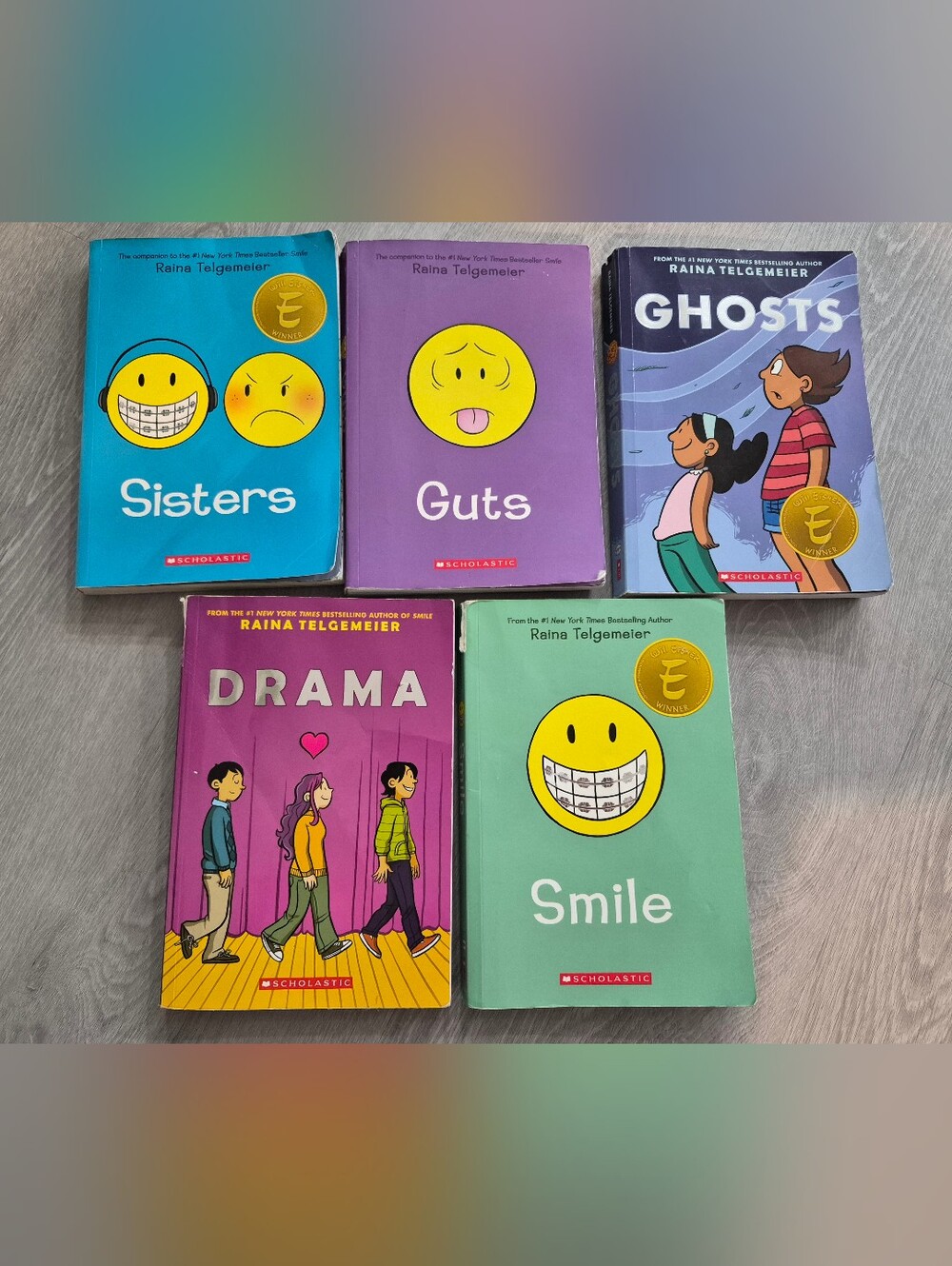 Raina Telgemeier 5 Graphic Novel Box Set - Drama, Smile, Sisters, Guts, Ghosts